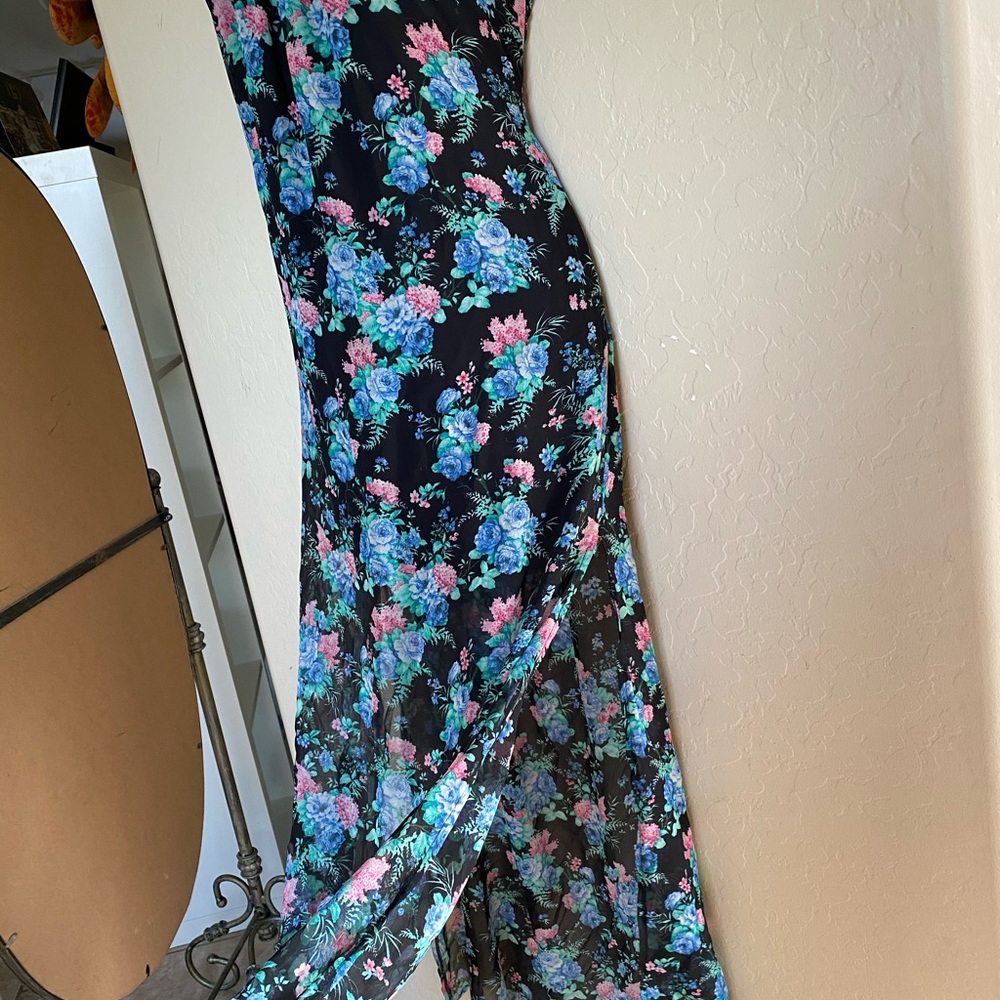 🛍TCEC MAXI DRESS🛍 - Picture 2 of 8